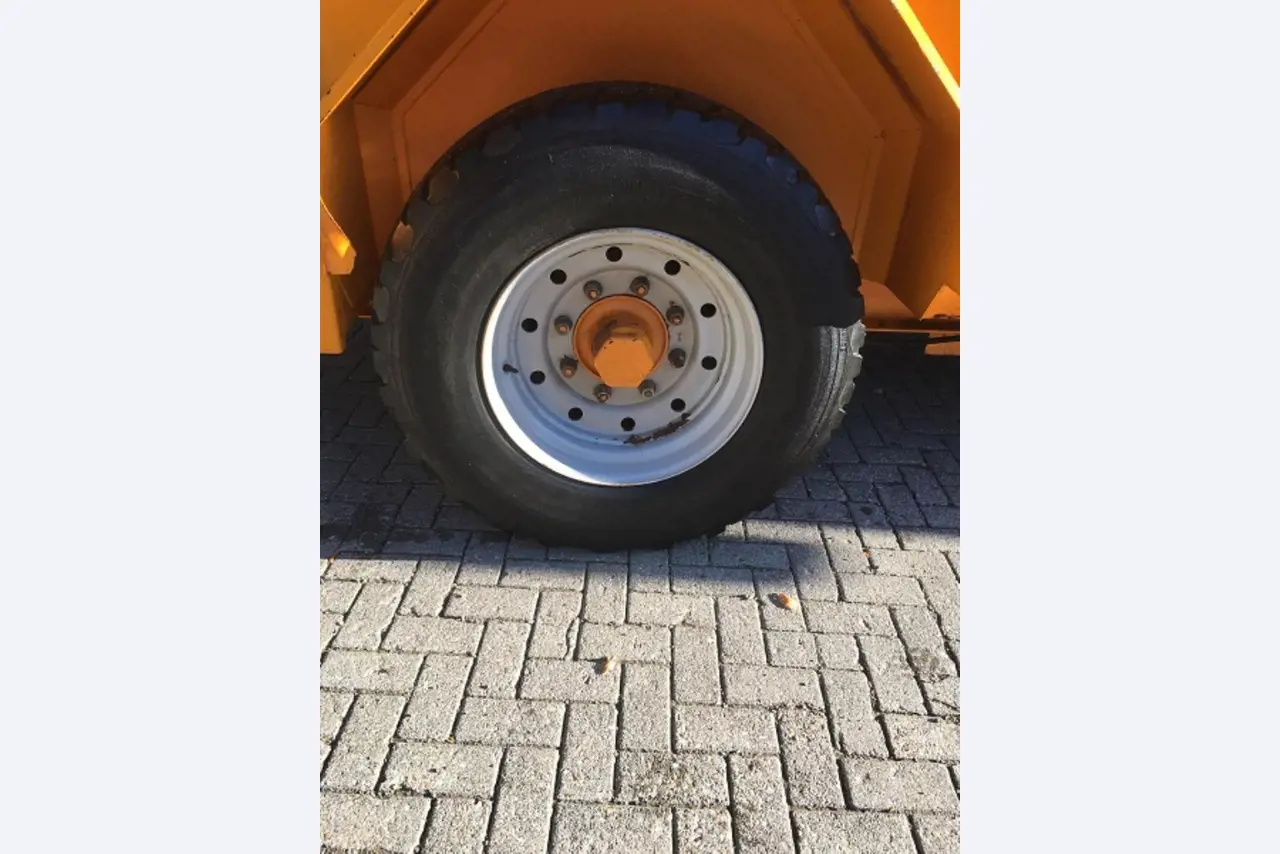 Máquinas bem conservadas do sector <br>agrícola-8