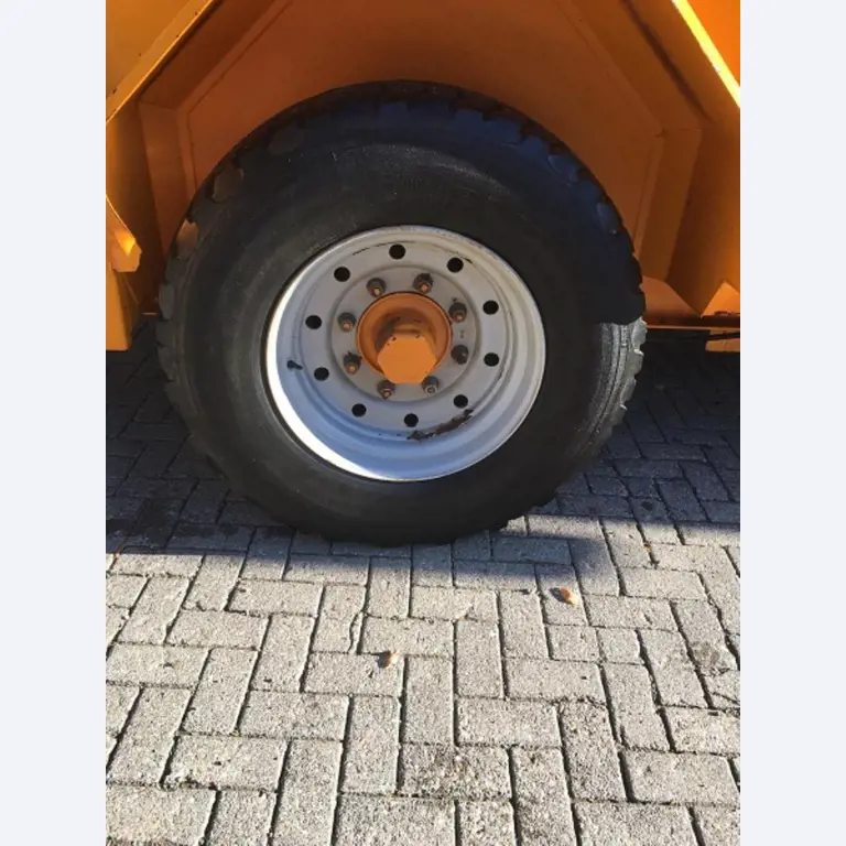 Máquinas bem conservadas do sector <br>agrícola-8