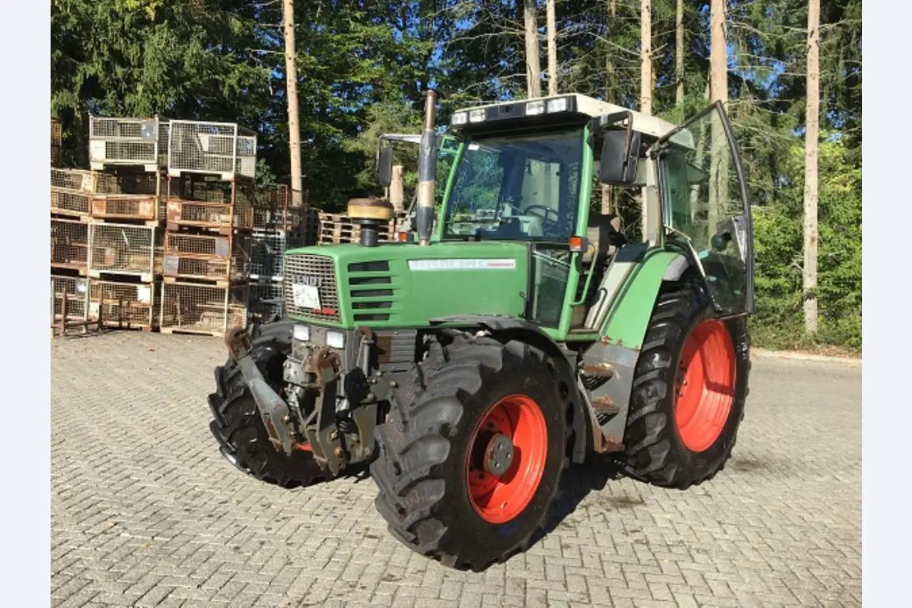 Máquinas bem conservadas do sector <br>agrícola-1