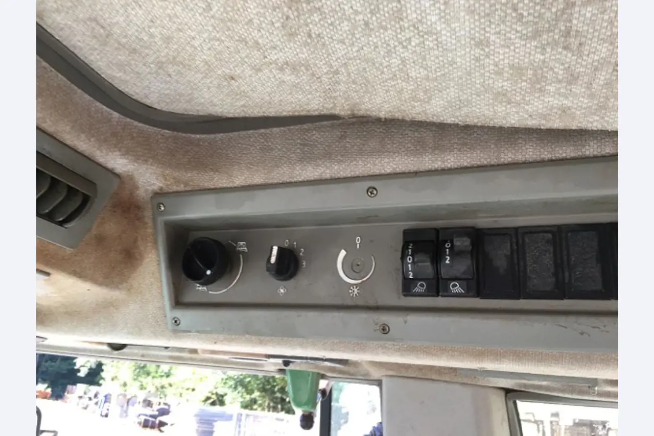 Máquinas bem conservadas do sector <br>agrícola-28