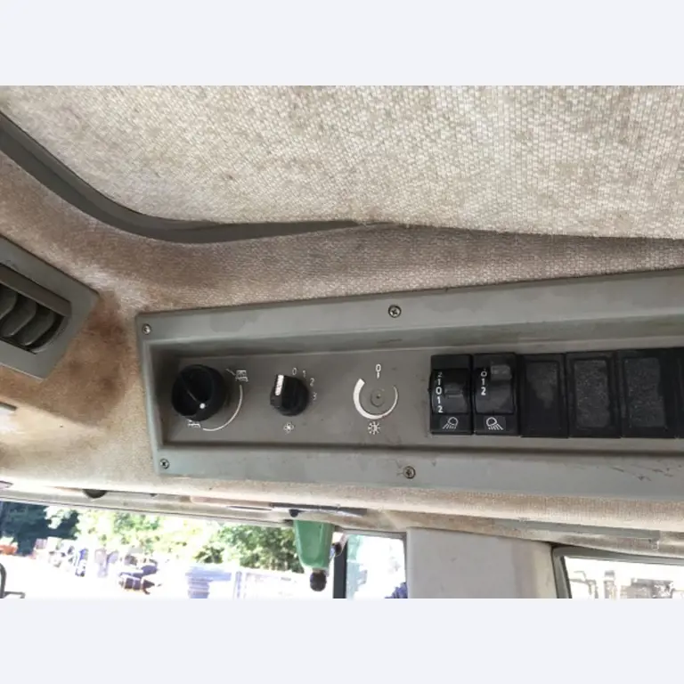 Máquinas bem conservadas do sector <br>agrícola-28