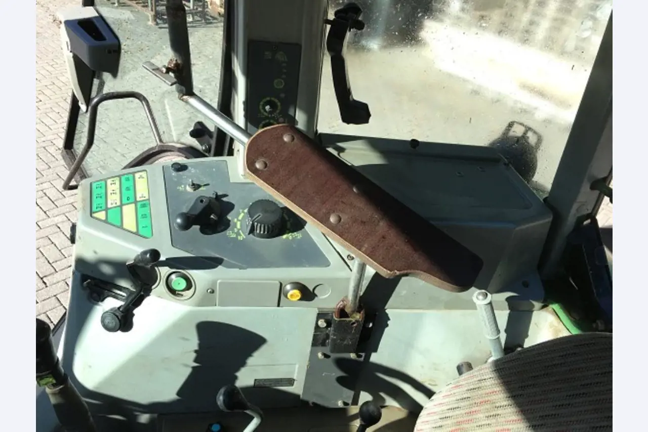 Máquinas bem conservadas do sector <br>agrícola-33