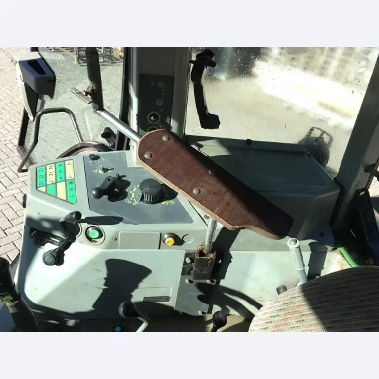 Máquinas bem conservadas do sector <br>agrícola-33