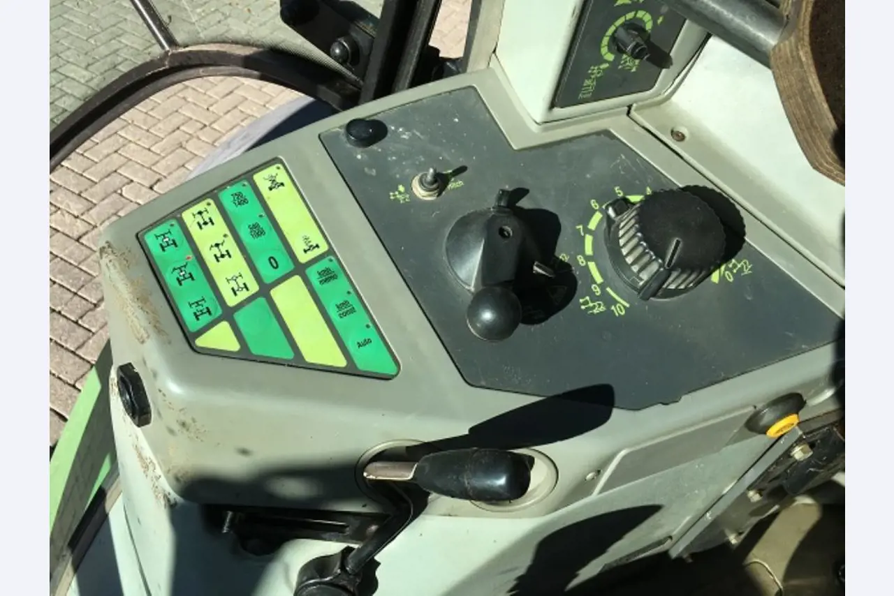 Máquinas bem conservadas do sector <br>agrícola-34