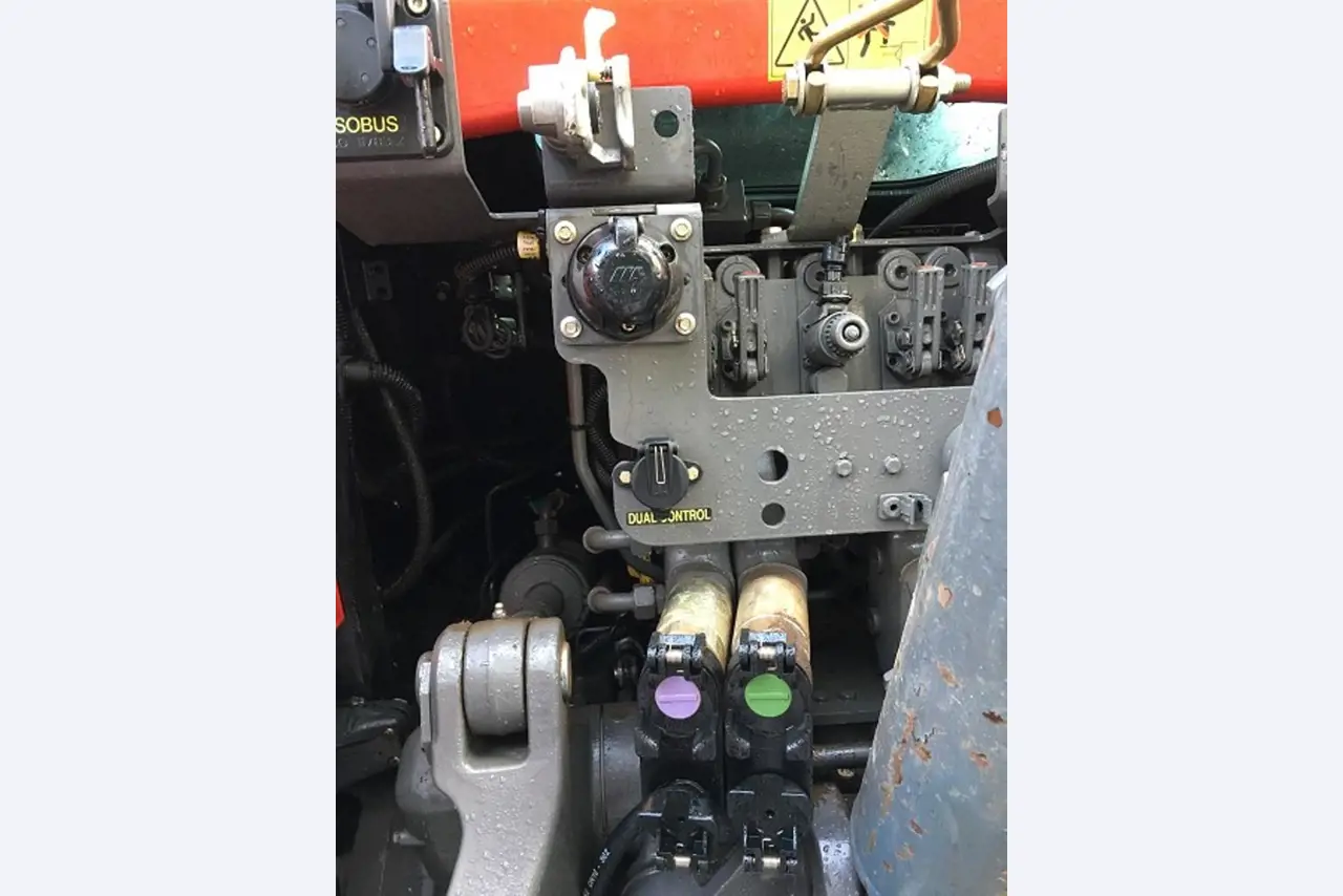 Máquinas bem conservadas do sector <br>agrícola-10