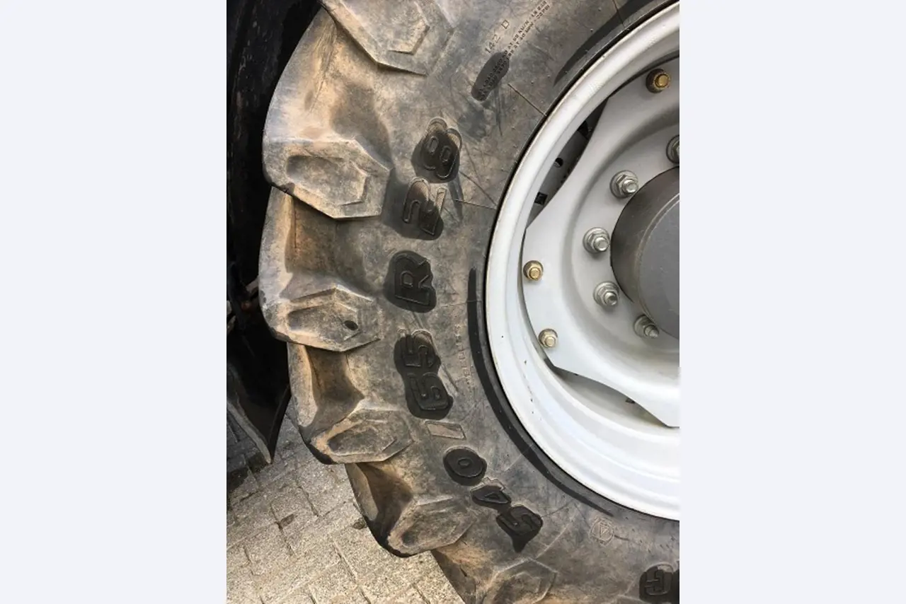 Máquinas bem conservadas do sector <br>agrícola-22