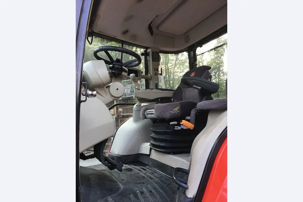 Máquinas bem conservadas do sector <br>agrícola-24