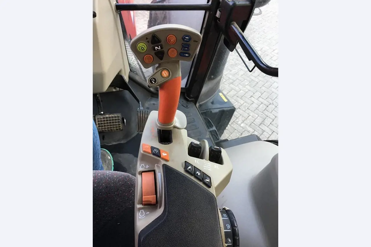 Máquinas bem conservadas do sector <br>agrícola-33