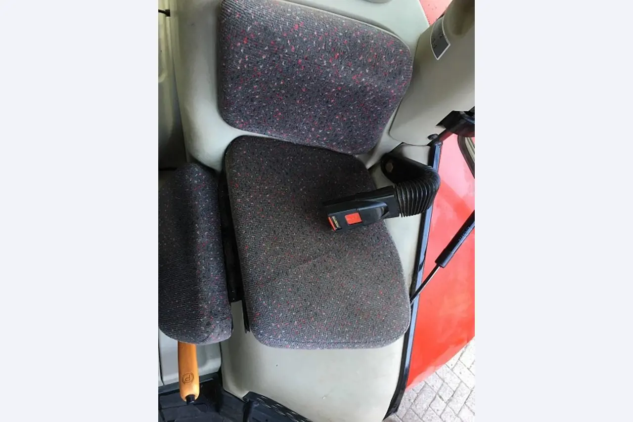 Máquinas bem conservadas do sector <br>agrícola-37