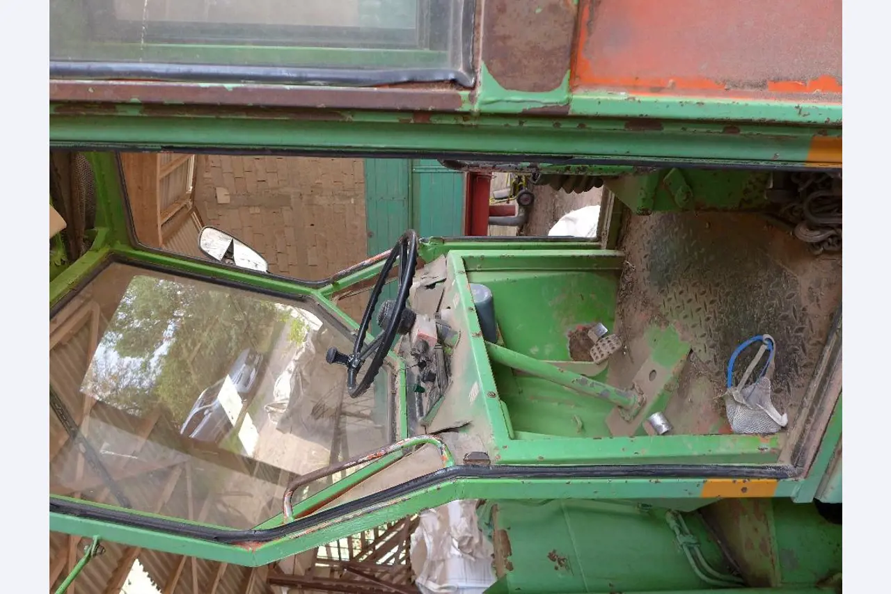 Máquinas bem conservadas do sector <br>agrícola-11