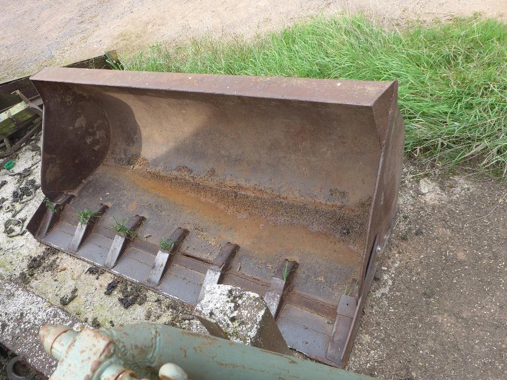 Máquinas bem conservadas do sector <br>agrícola-2