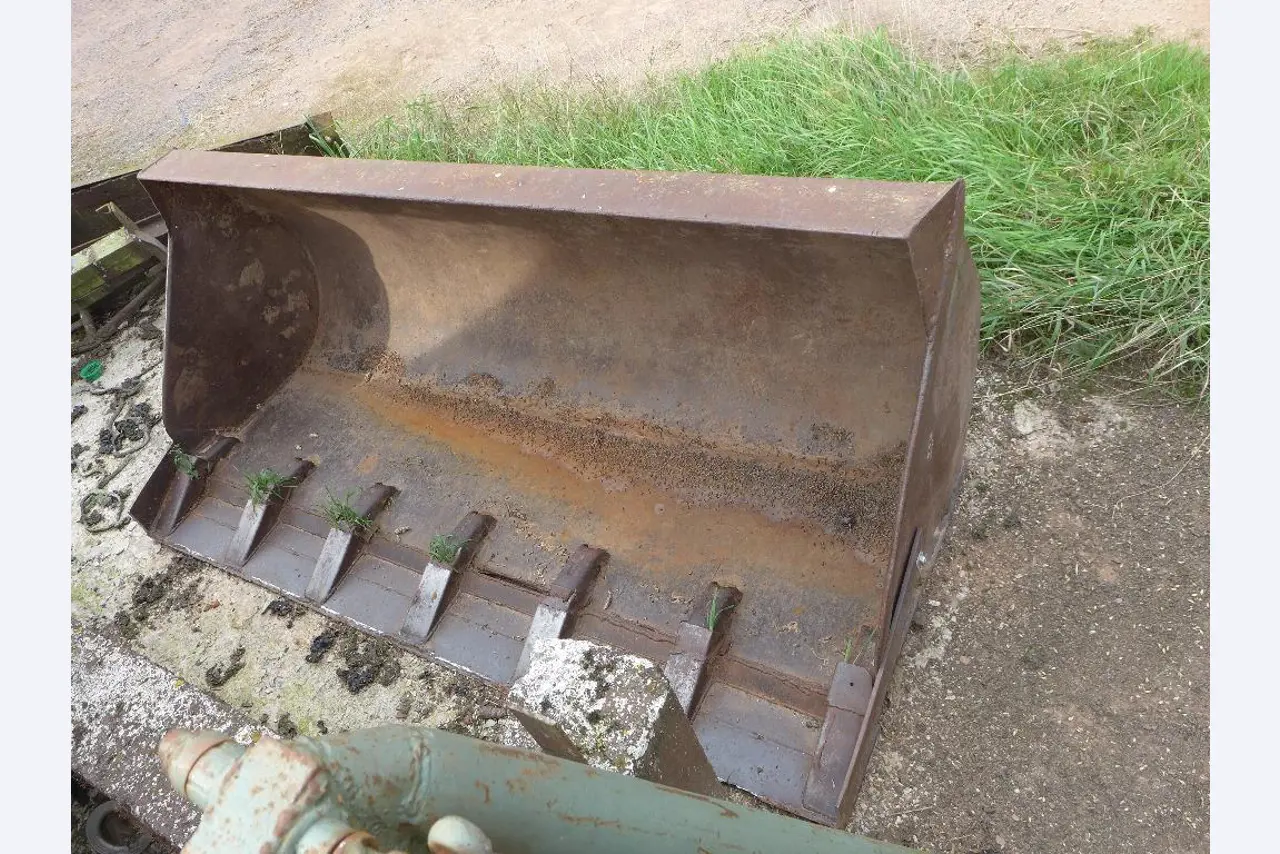 Máquinas bem conservadas do sector <br>agrícola-2