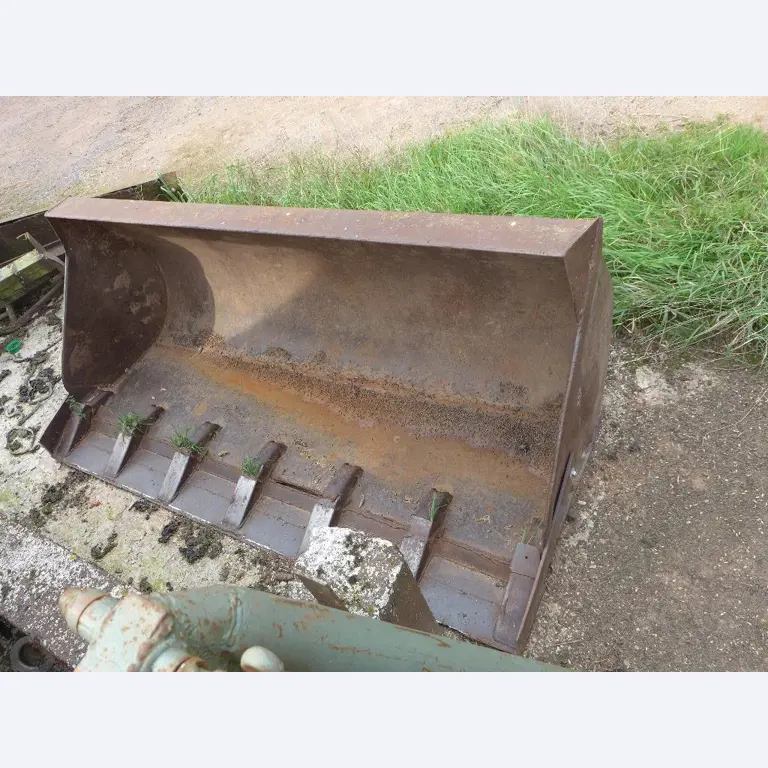 Máquinas bem conservadas do sector <br>agrícola-2