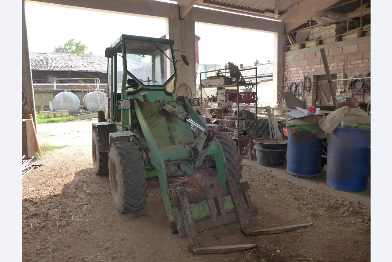 Máquinas bem conservadas do sector <br>agrícola-3