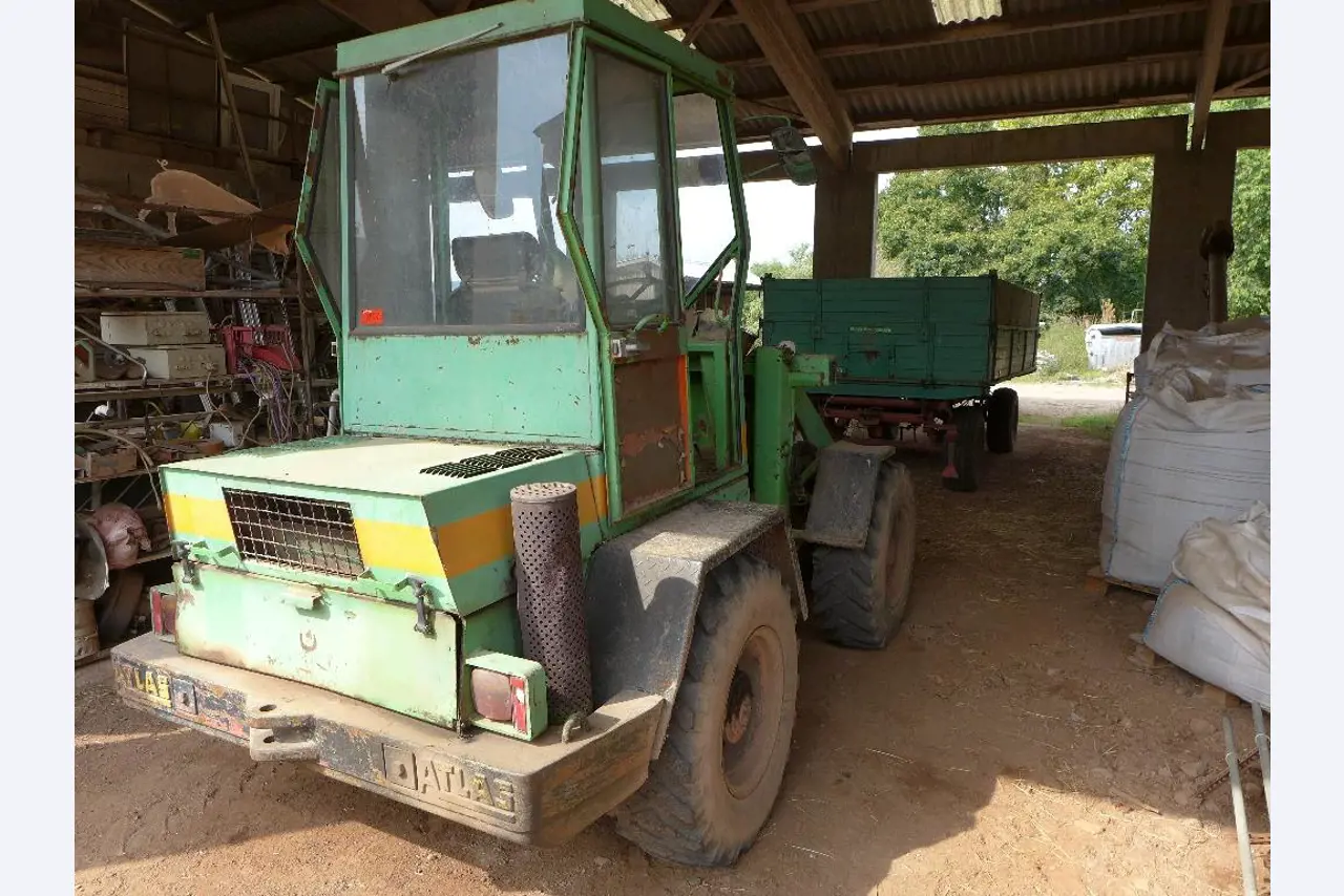 Máquinas bem conservadas do sector <br>agrícola-1