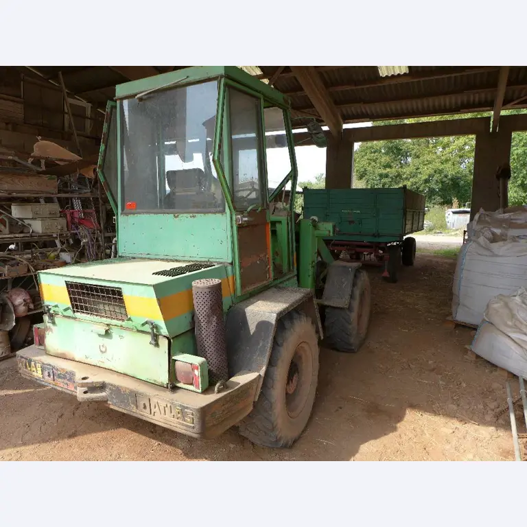 Máquinas bem conservadas do sector <br>agrícola-1