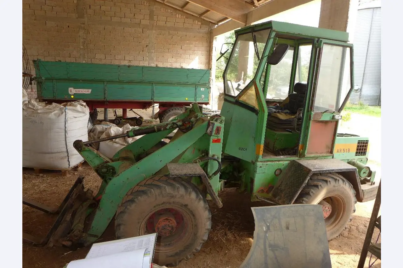 Máquinas bem conservadas do sector <br>agrícola-4