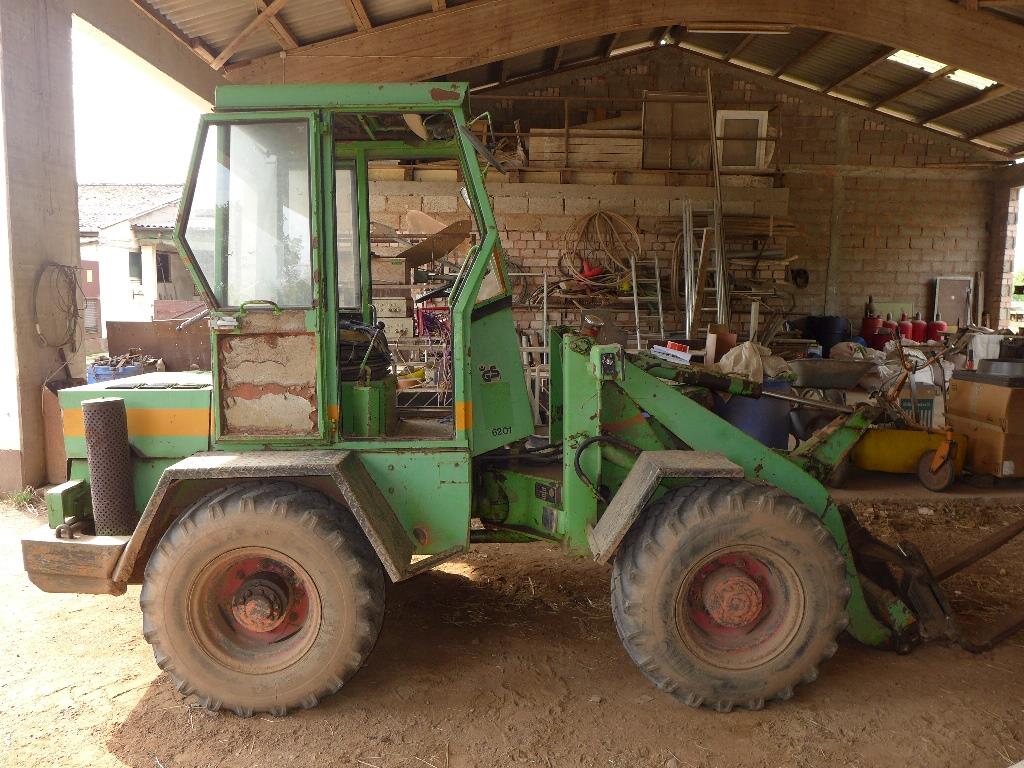 Máquinas bem conservadas do sector <br>agrícola-5