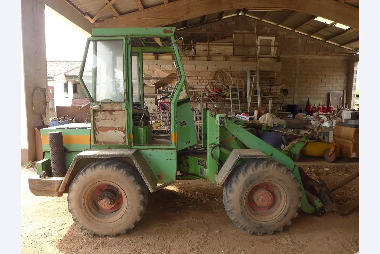 Máquinas bem conservadas do sector <br>agrícola-5