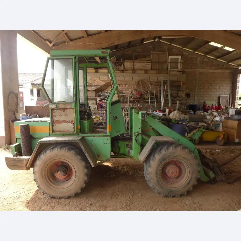 Máquinas bem conservadas do sector <br>agrícola-5