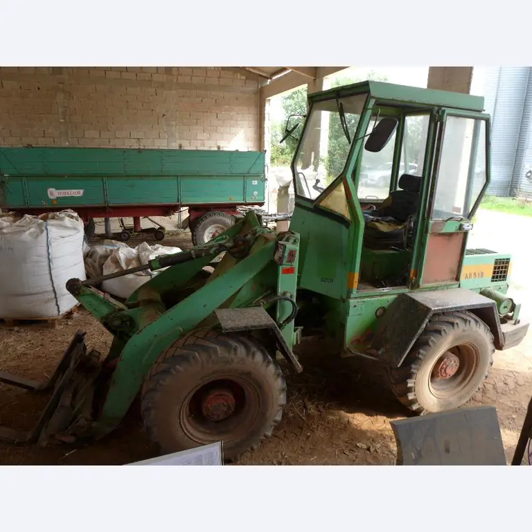 Máquinas bem conservadas do sector <br>agrícola-8