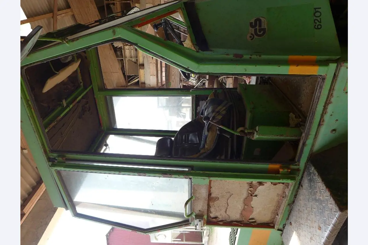 Máquinas bem conservadas do sector <br>agrícola-9