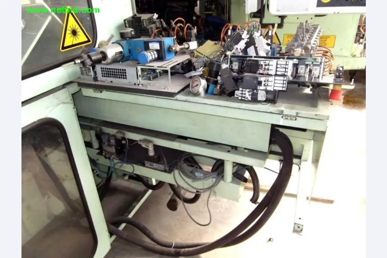 Bewerkingscentrum incl. toebehoren en assembleerlijn-3