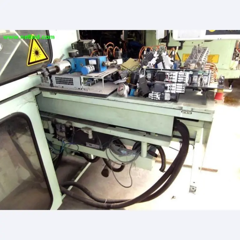 Bewerkingscentrum incl. toebehoren en assembleerlijn-3