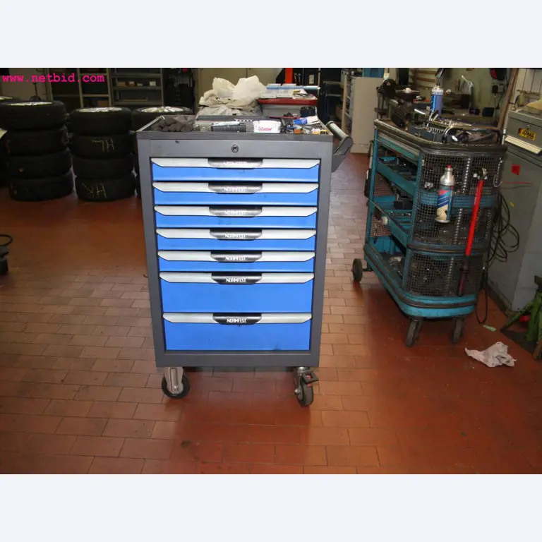 well-maintained machines from the sector automobile workshop -1