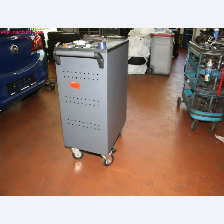 well-maintained machines from the sector automobile workshop -2