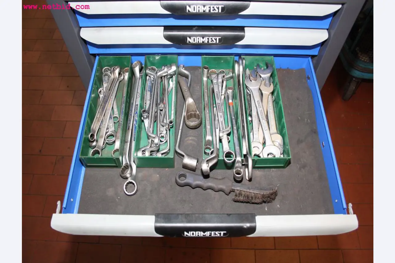 well-maintained machines from the sector automobile workshop -5