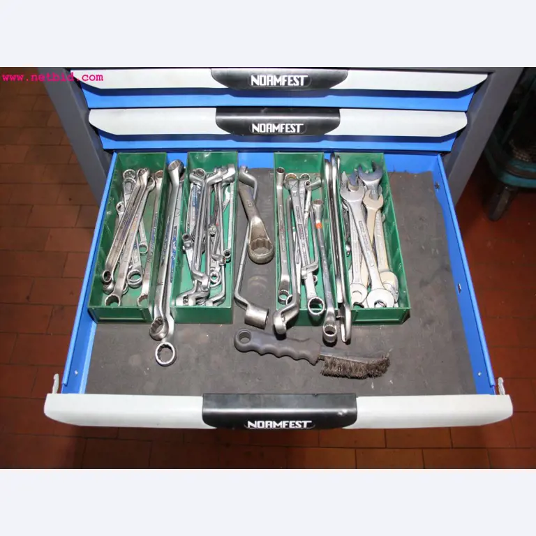 well-maintained machines from the sector automobile workshop -5