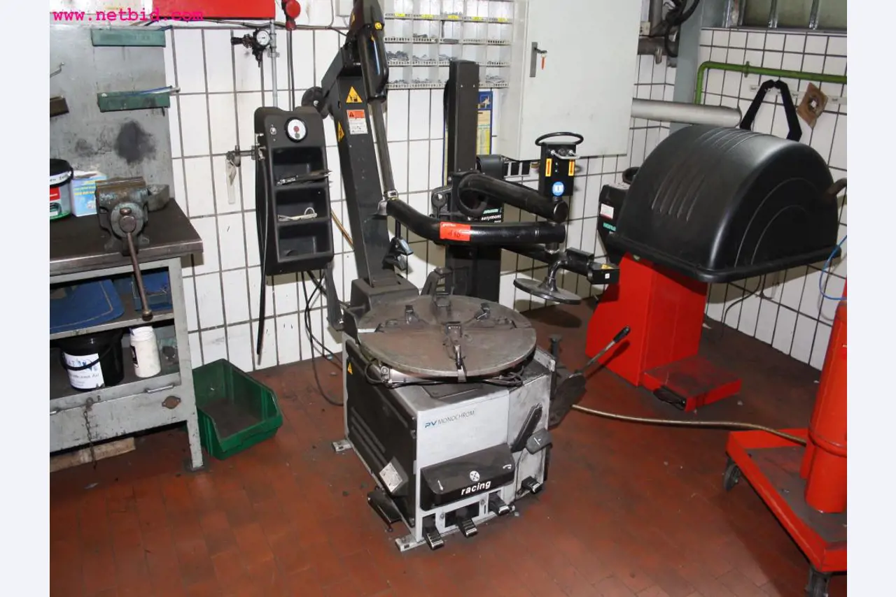 well-maintained machines from the sector automobile workshop -1