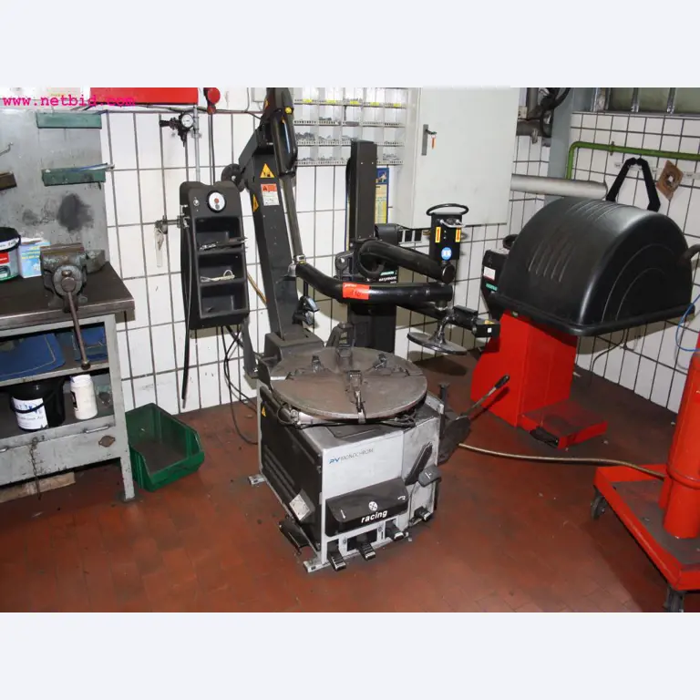 well-maintained machines from the sector automobile workshop -1