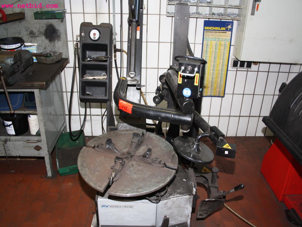 well-maintained machines from the sector automobile workshop -2