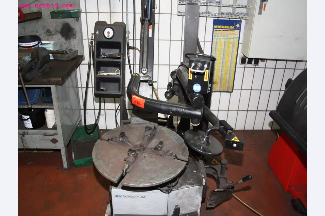 well-maintained machines from the sector automobile workshop -2