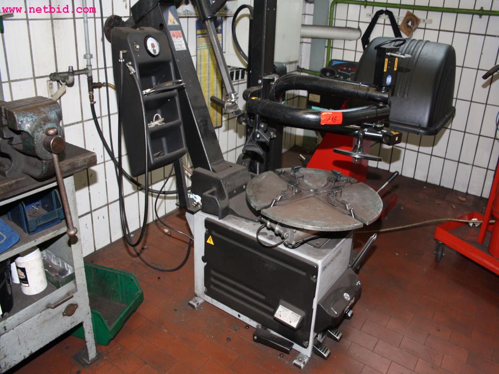 well-maintained machines from the sector automobile workshop -5