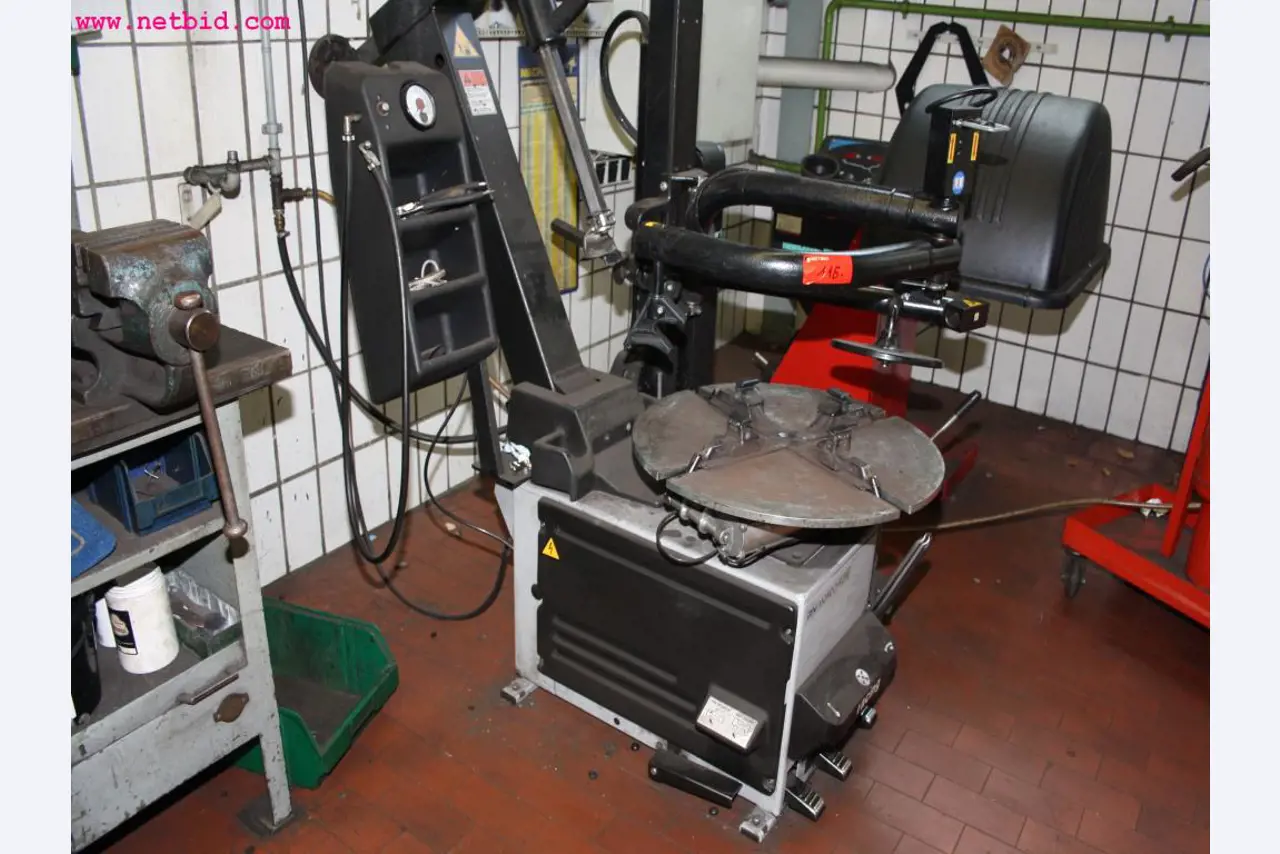 well-maintained machines from the sector automobile workshop -5