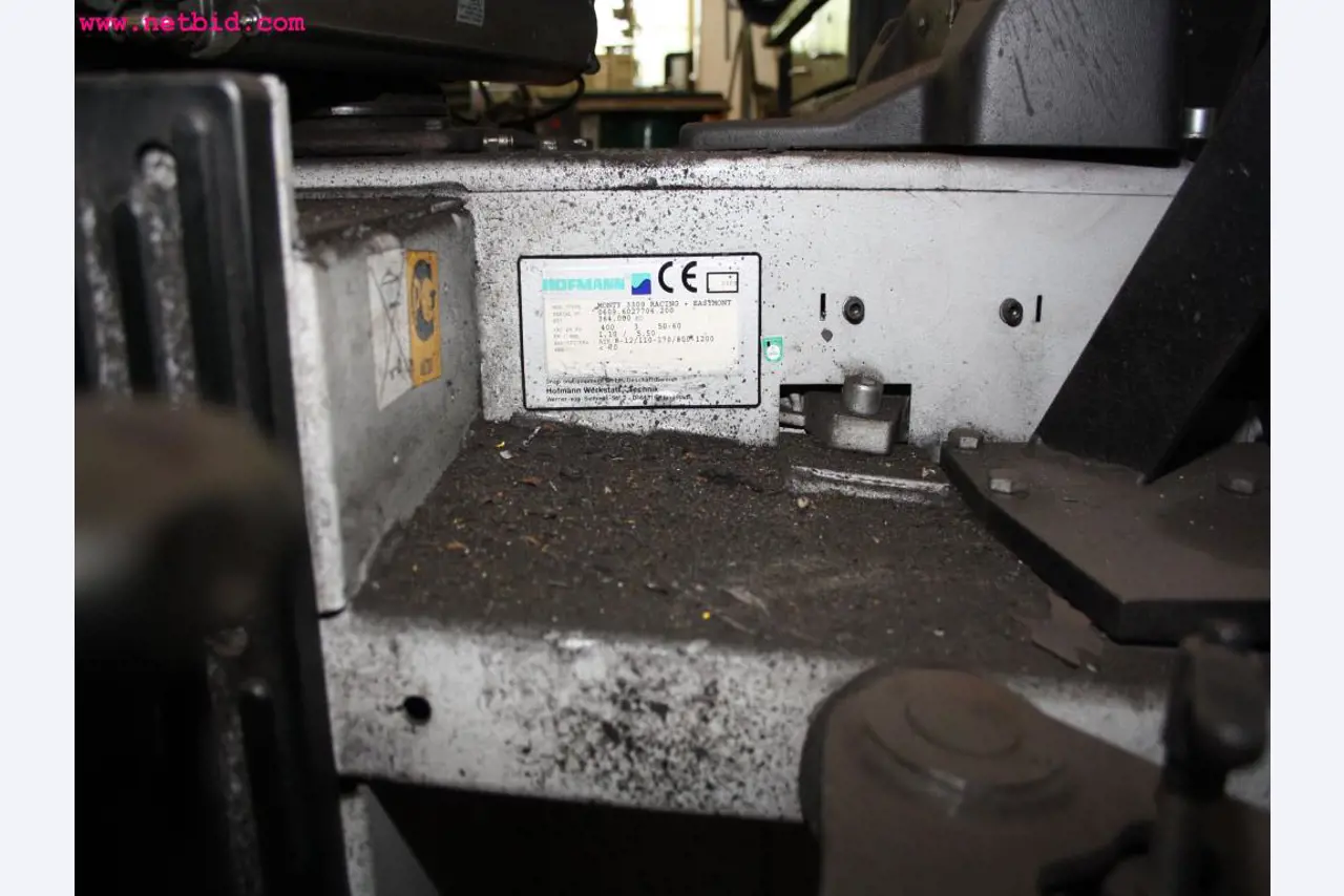 well-maintained machines from the sector automobile workshop -6