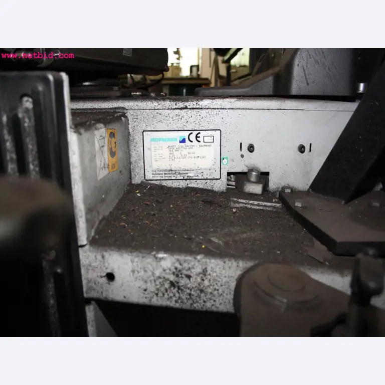 well-maintained machines from the sector automobile workshop -6