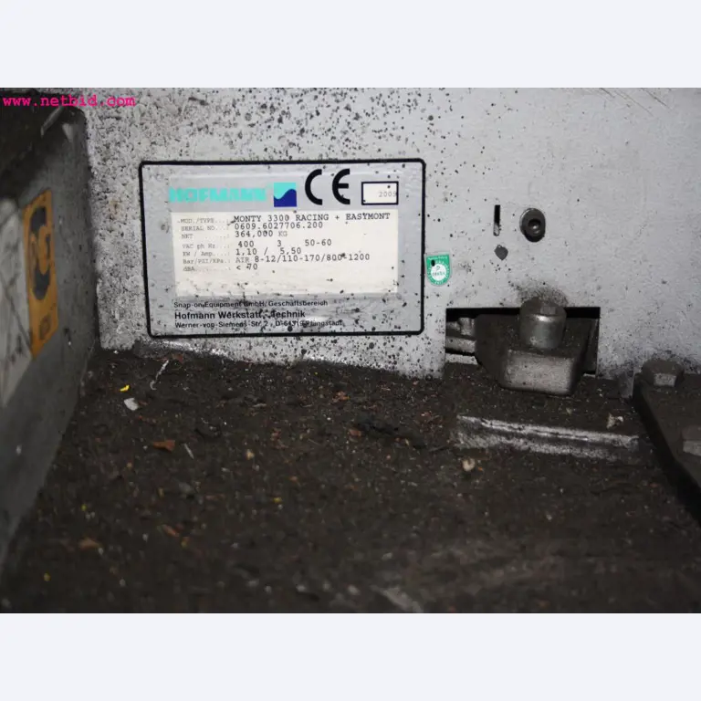 well-maintained machines from the sector automobile workshop -7