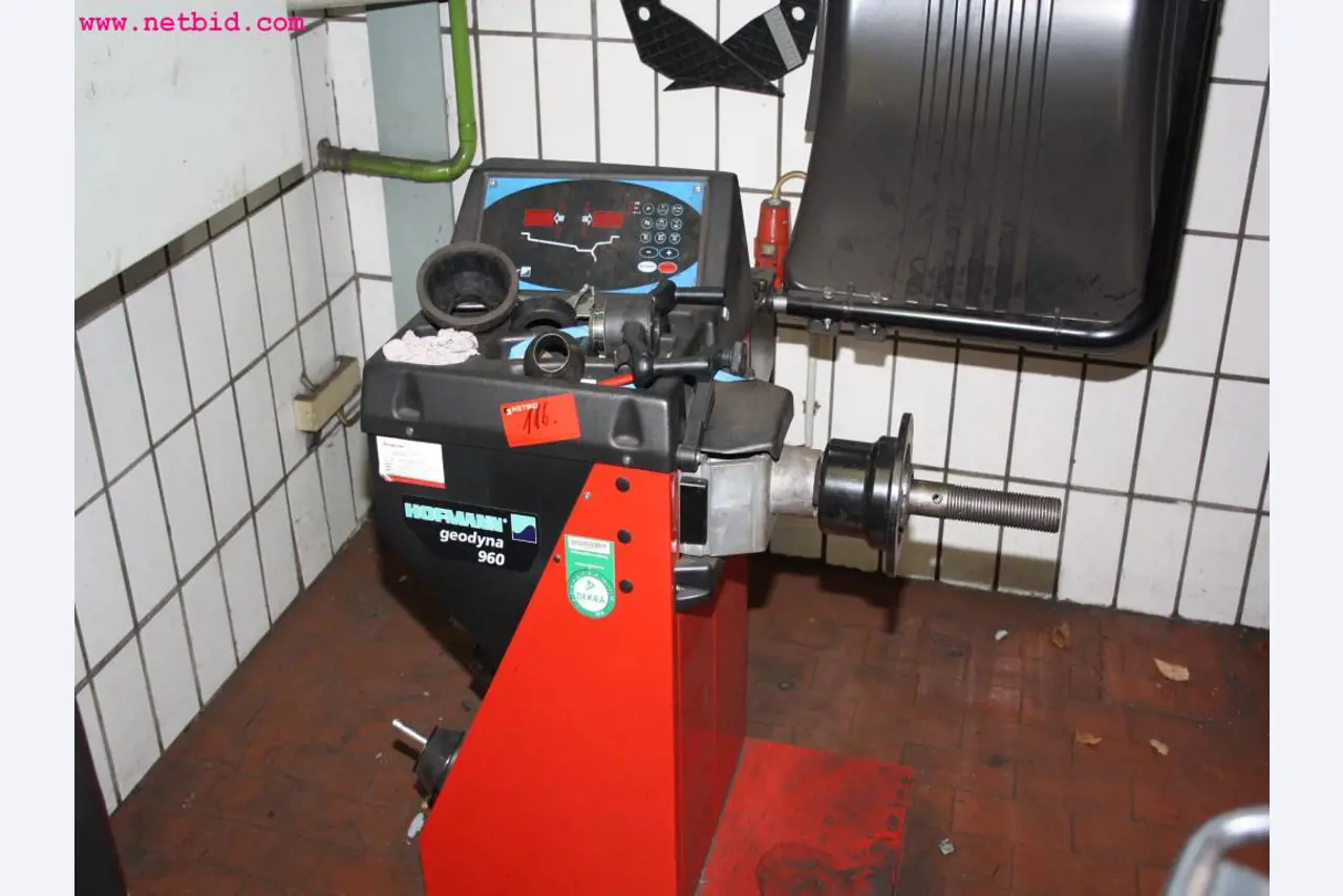 well-maintained machines from the sector automobile workshop -1