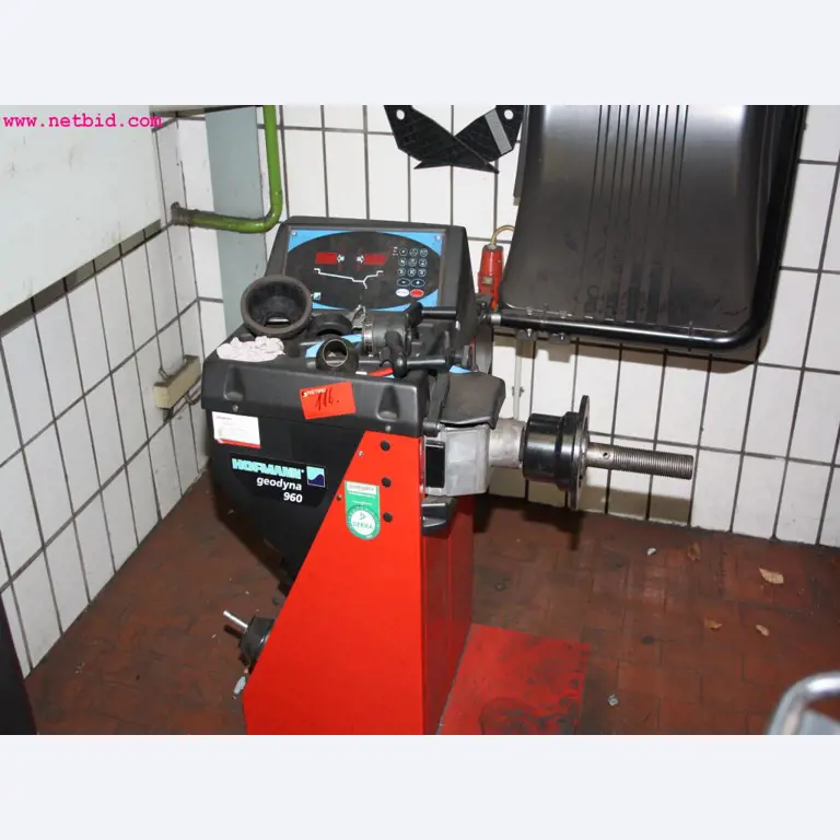 well-maintained machines from the sector automobile workshop -1