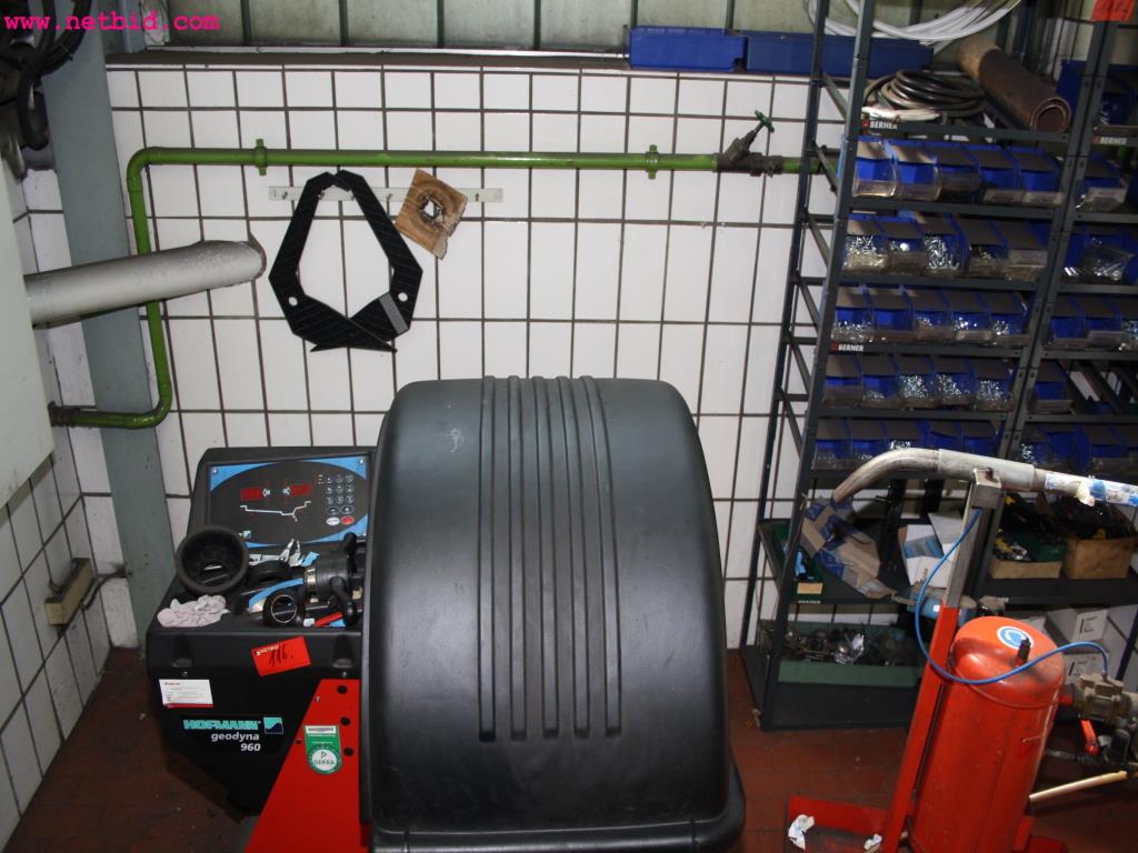 well-maintained machines from the sector automobile workshop -2