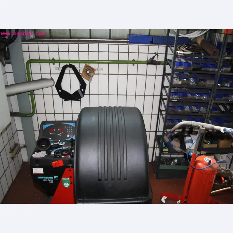 well-maintained machines from the sector automobile workshop -2