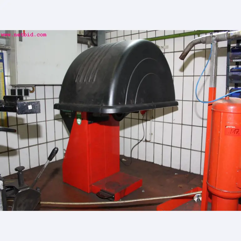 well-maintained machines from the sector automobile workshop -3