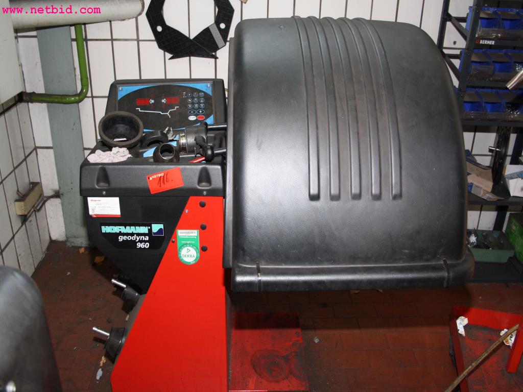 well-maintained machines from the sector automobile workshop -4