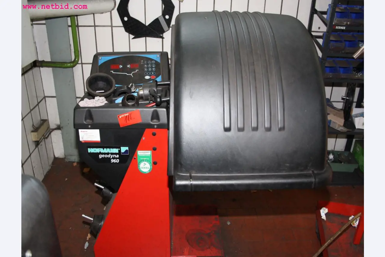 well-maintained machines from the sector automobile workshop -4