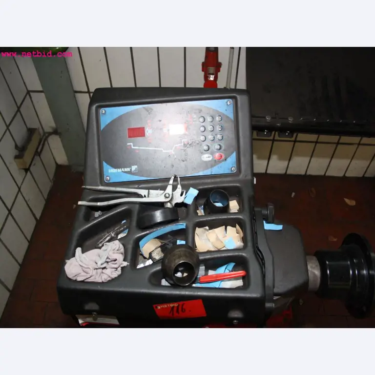 well-maintained machines from the sector automobile workshop -6