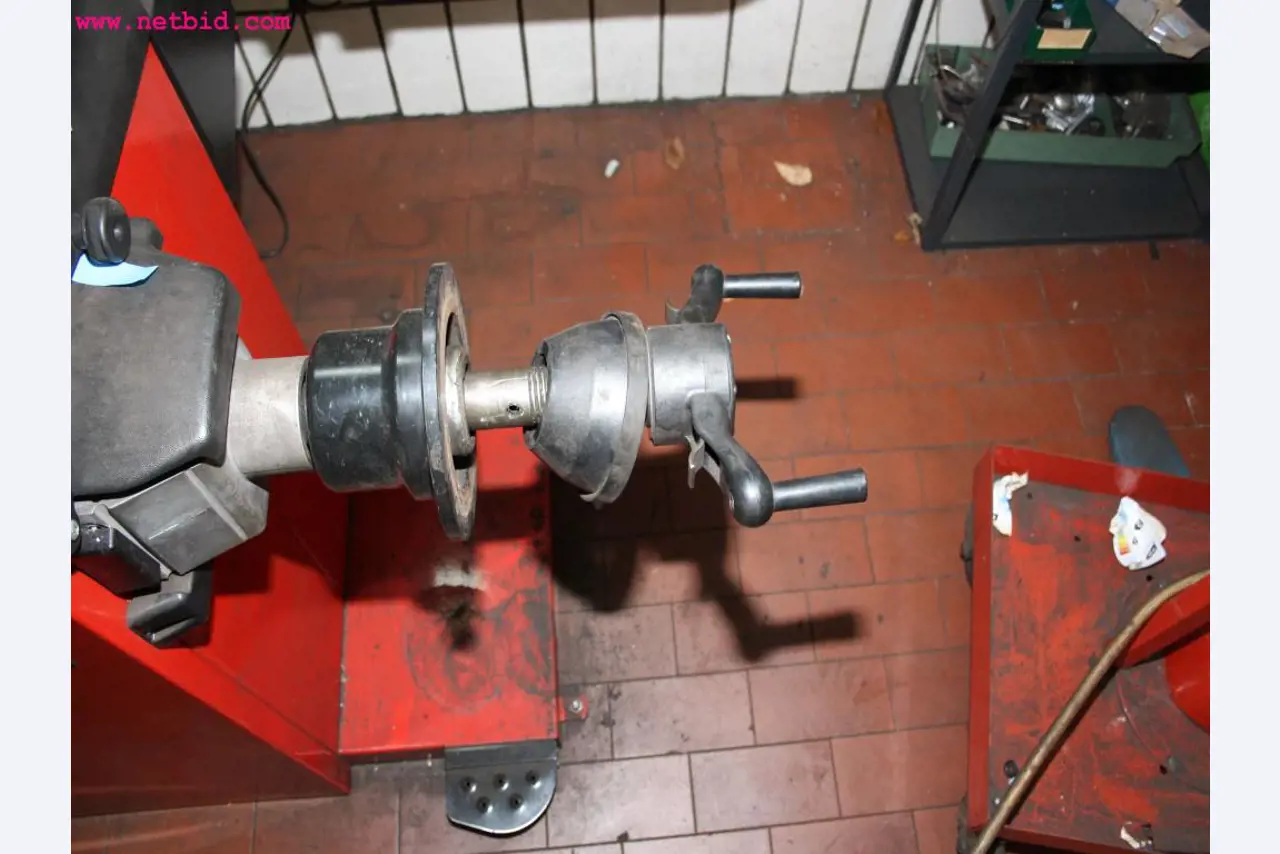 well-maintained machines from the sector automobile workshop -7